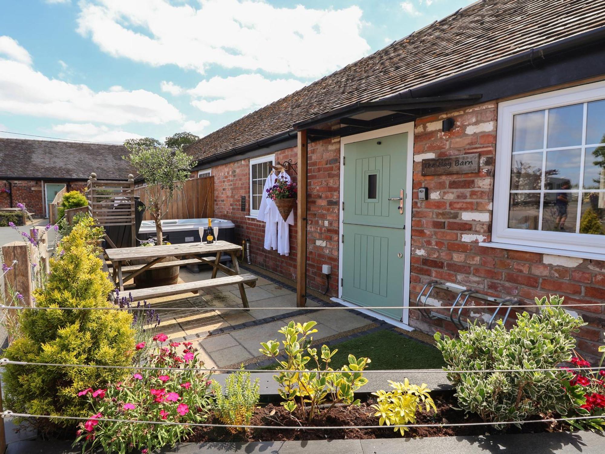 The Hay Barn Villa เชสเตอร์ ภายนอก รูปภาพ